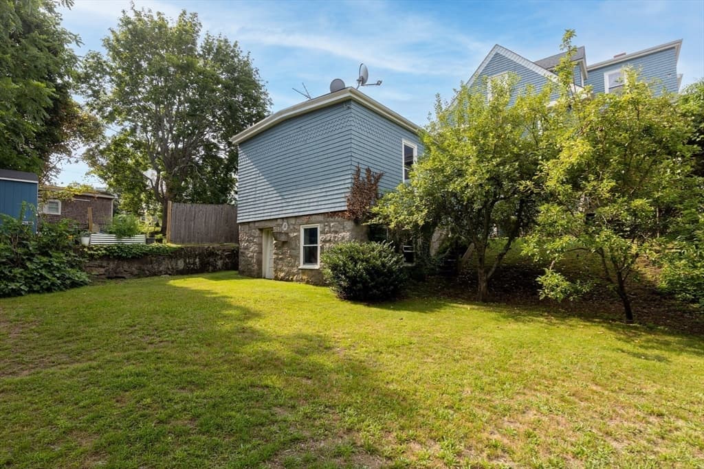 Single Family Residence at 330 Lincoln Ave, Fall River MA 02720, Fall River, photo 8 of 42