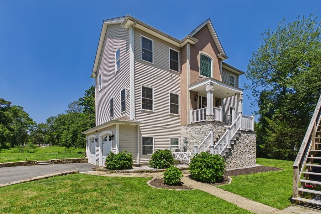106 David St, Fall River MA 02720