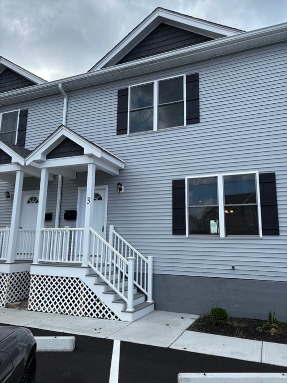 184 Avenue C # 03, Woonsocket RI 02895