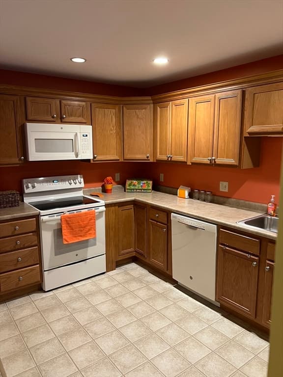 Condominium at 7 Crescent Way # 312, Sturbridge MA 01518, Sturbridge, photo 3 of 22