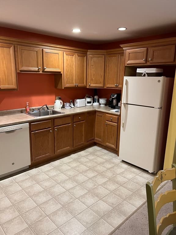 Condominium at 7 Crescent Way # 312, Sturbridge MA 01518, Sturbridge, photo 4 of 22