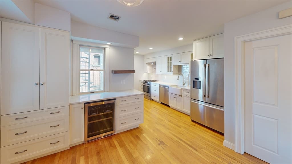 214-216 W 7th St # 2L, Boston MA 02127