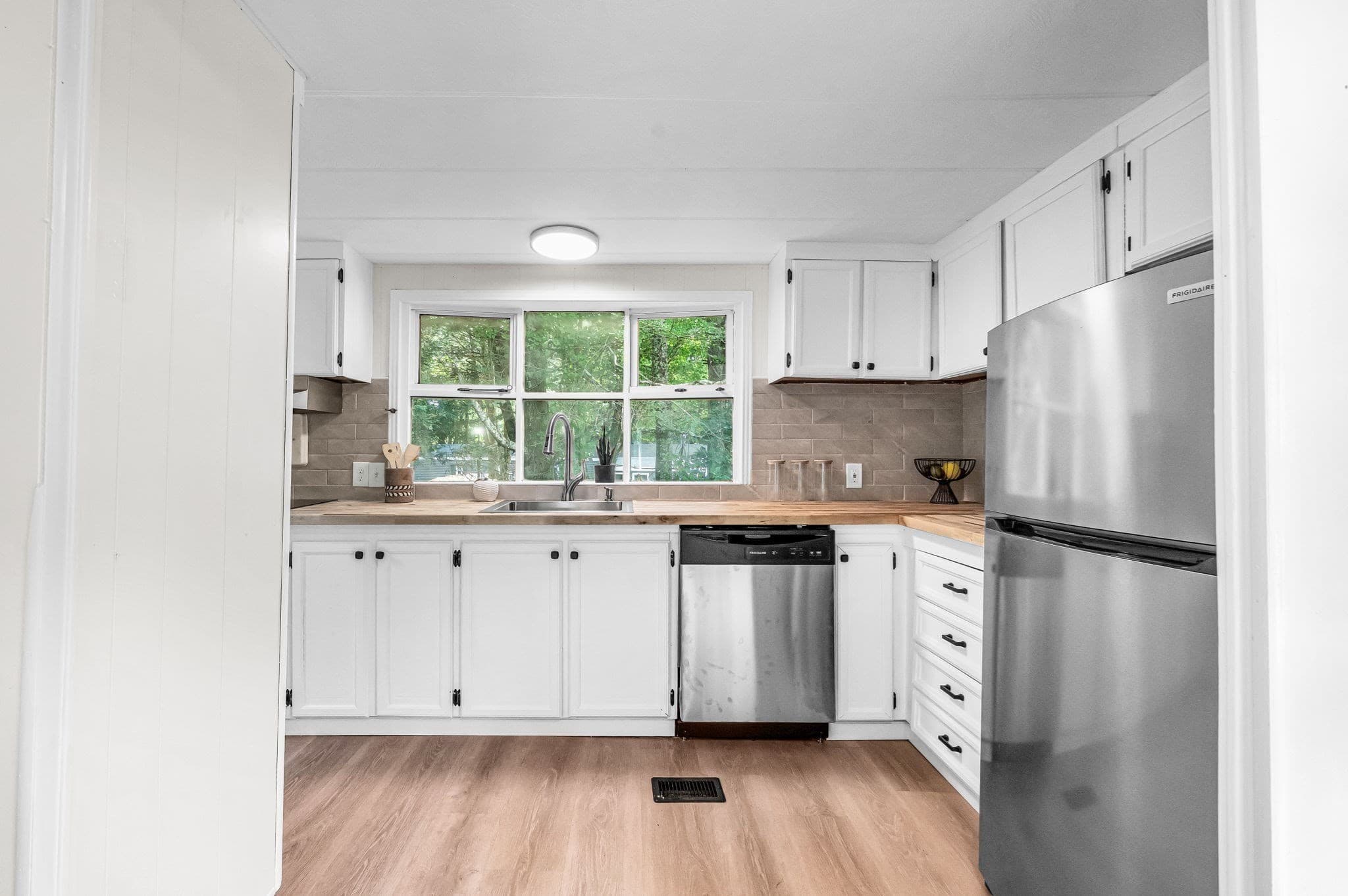 Mobile Home at 67 Willow, Wales MA 01081, photo 19 of 40