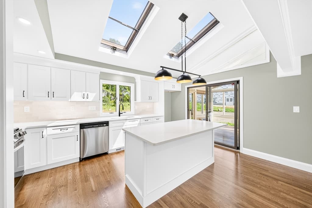 14 Clarence Street, Billerica MA 01821 photo 9