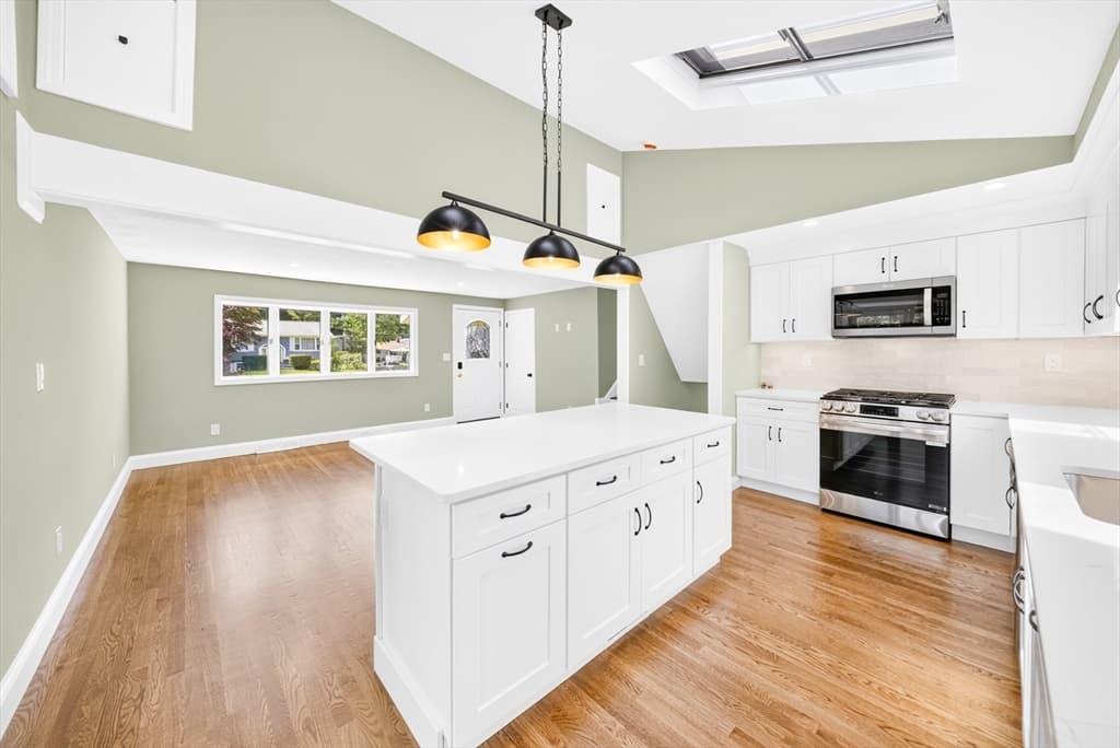 14 Clarence Street, Billerica MA 01821 photo 8