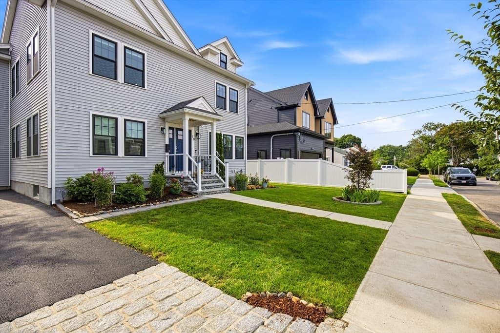 19 Manhattan Ter, Newton MA 02465 photo 2