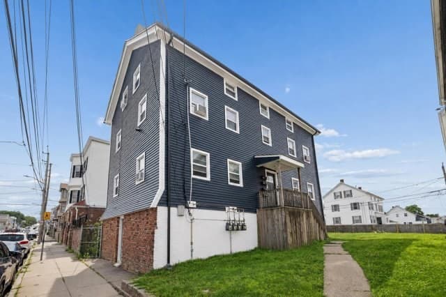 1081 Bedford St, Fall River MA 02723