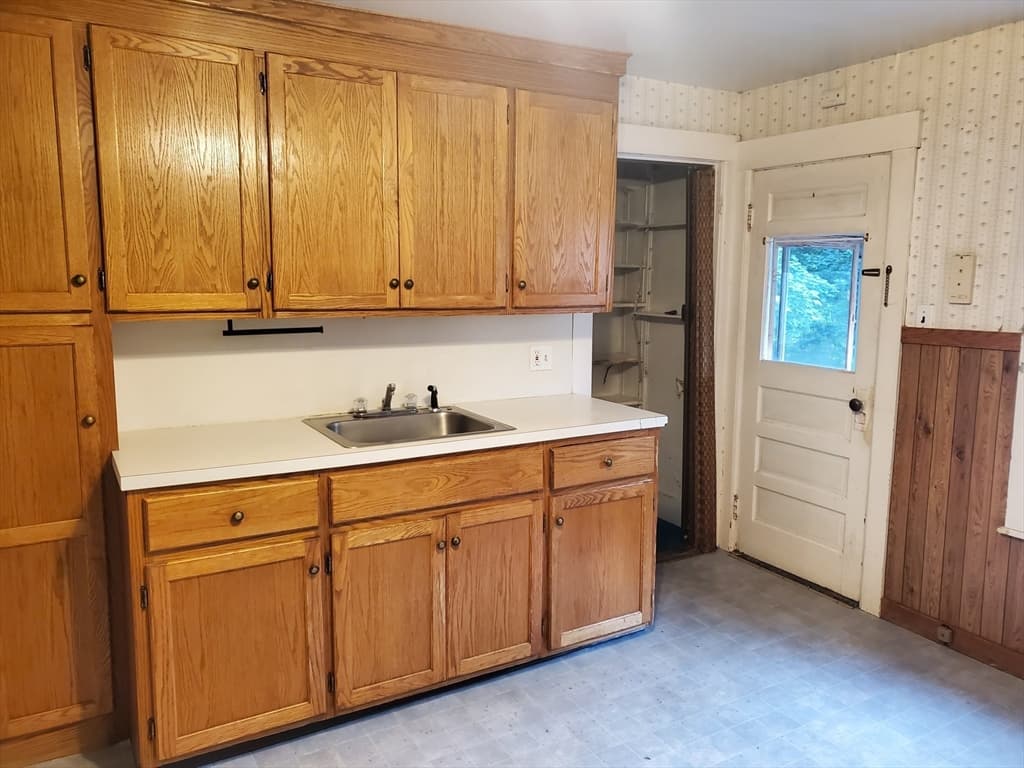 2 Family - 2 Units Up/Down at 56 Ash St, Spencer MA 01562, Spencer, photo 4 of 20