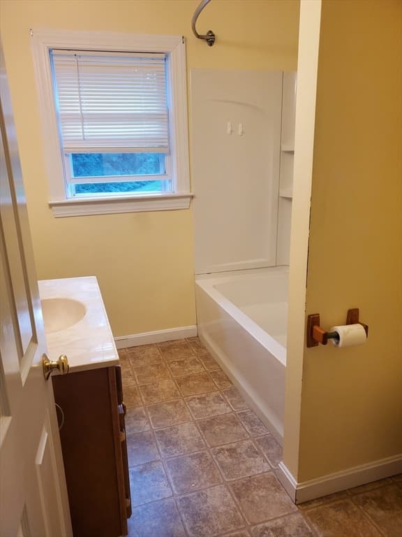 2 Family - 2 Units Up/Down at 56 Ash St, Spencer MA 01562, Spencer, photo 8 of 20