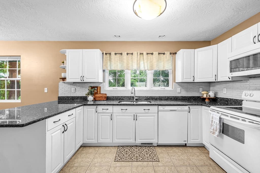 56 Montville St # 56, Chicopee MA 01013 photo 11