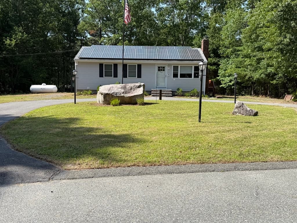 11 C H Clark Dr, Freetown MA 02702