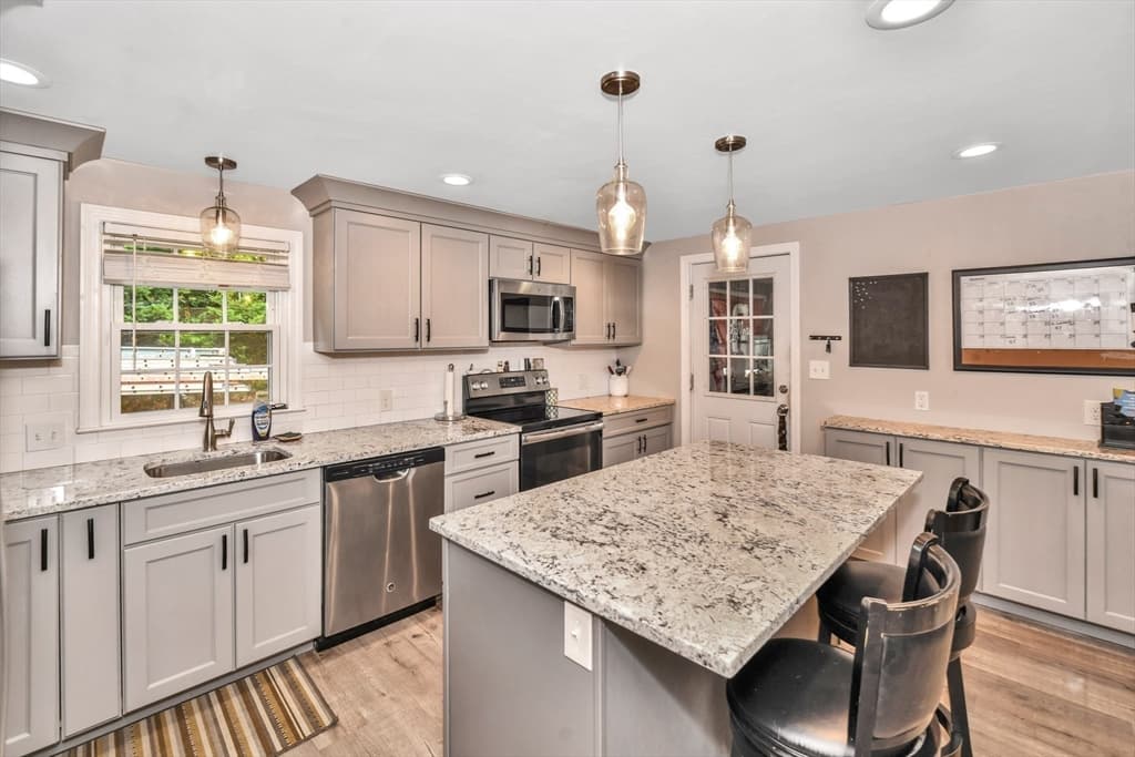 18 Louise Street, Canton MA 02021 photo 7