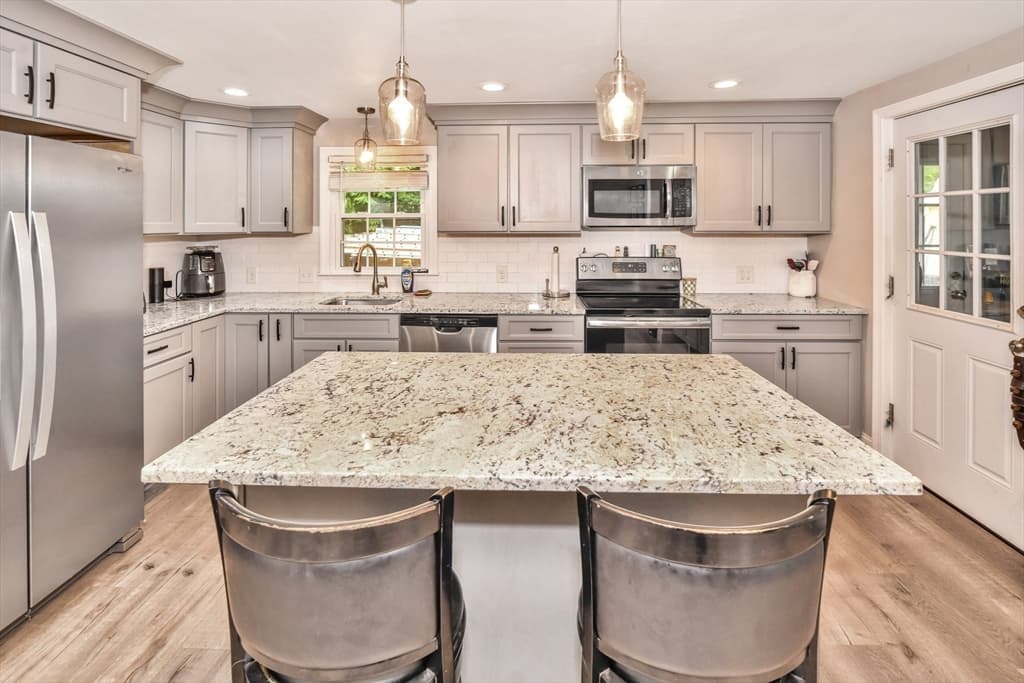 18 Louise Street, Canton MA 02021 photo 5