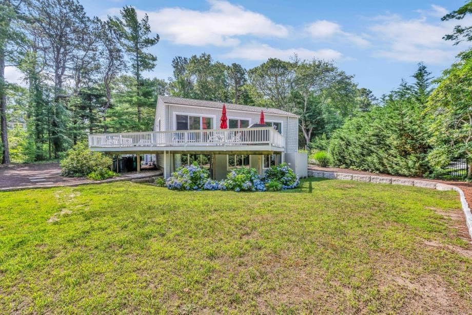 27 Running Light Way, Mashpee MA 02649