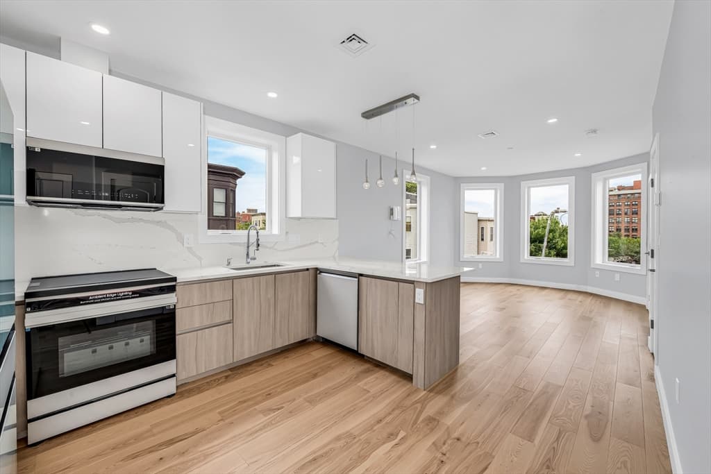 181 Maverick PH, Boston MA 02128