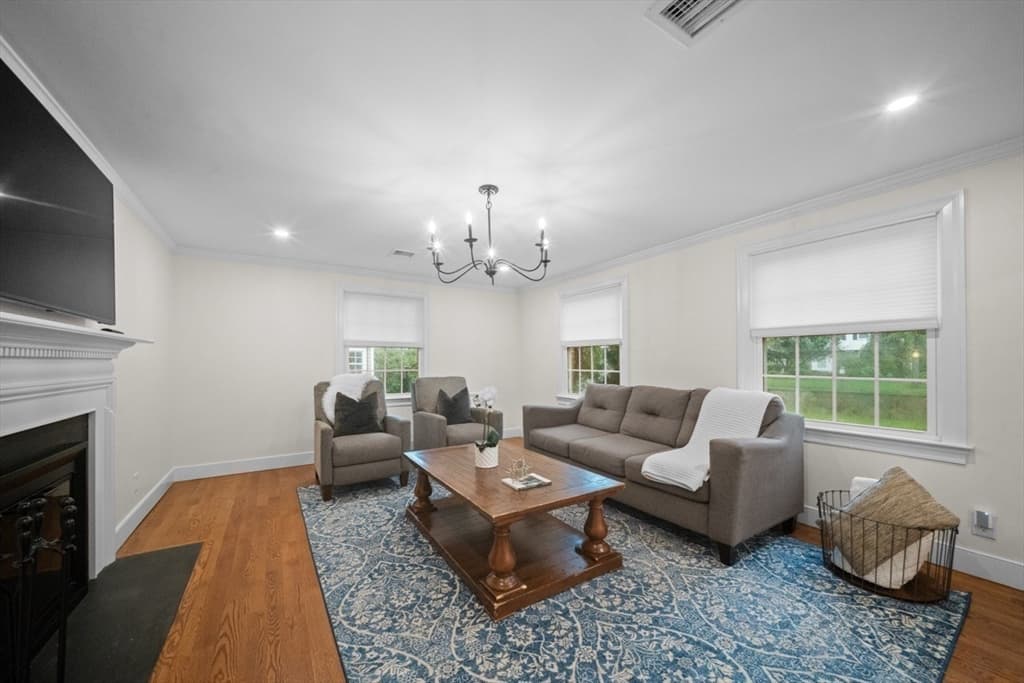 10 Juniper Hill Road, Waltham MA 02452 photo 4