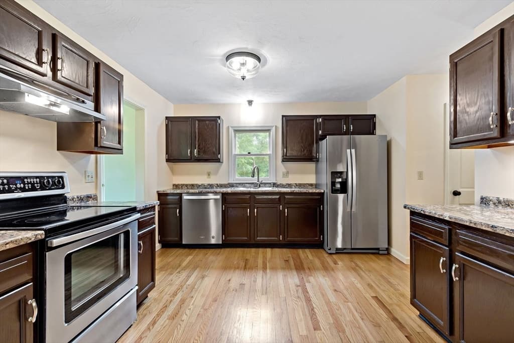 185 Bournehurst Drive, Plymouth MA 02360 photo 3