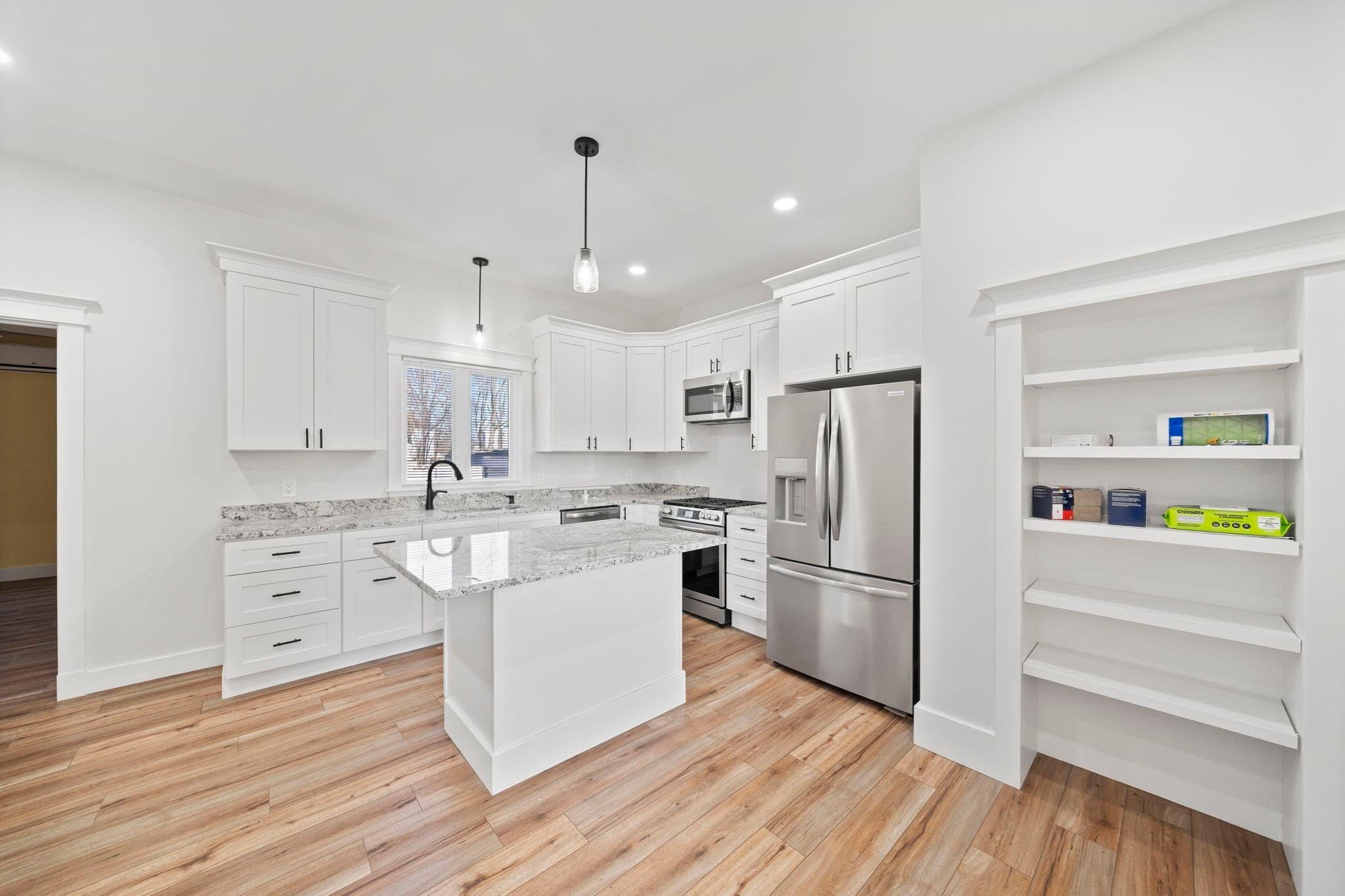 4 Family at 218 South Ave, Whitman MA 02382, photo 6 of 40