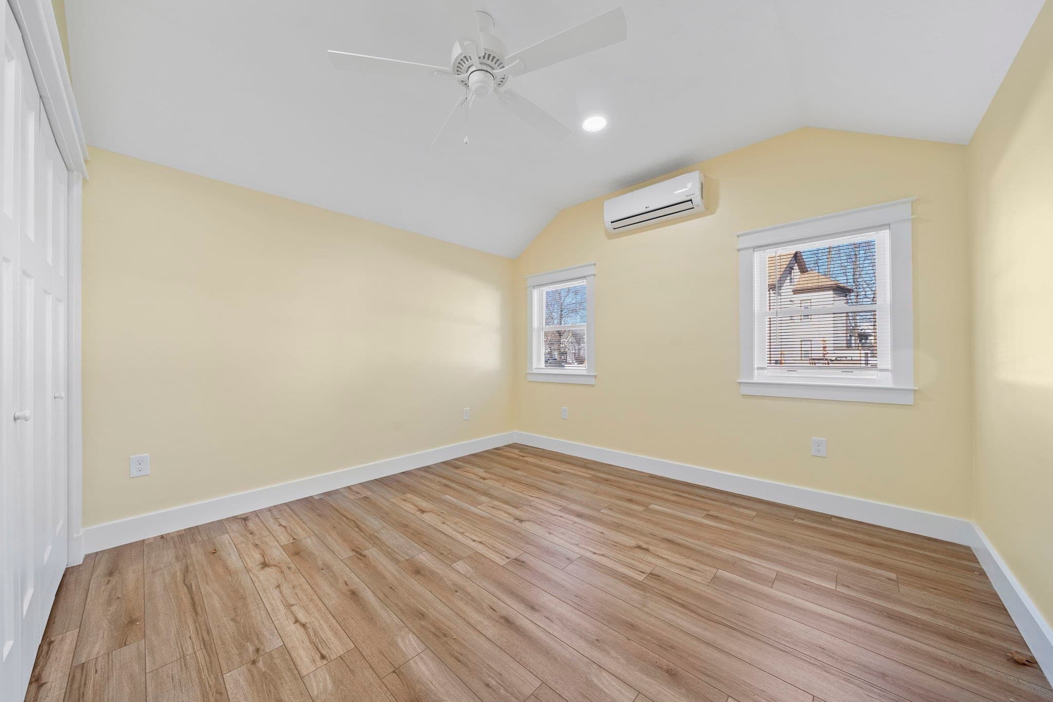 4 Family at 218 South Ave, Whitman MA 02382, photo 16 of 40