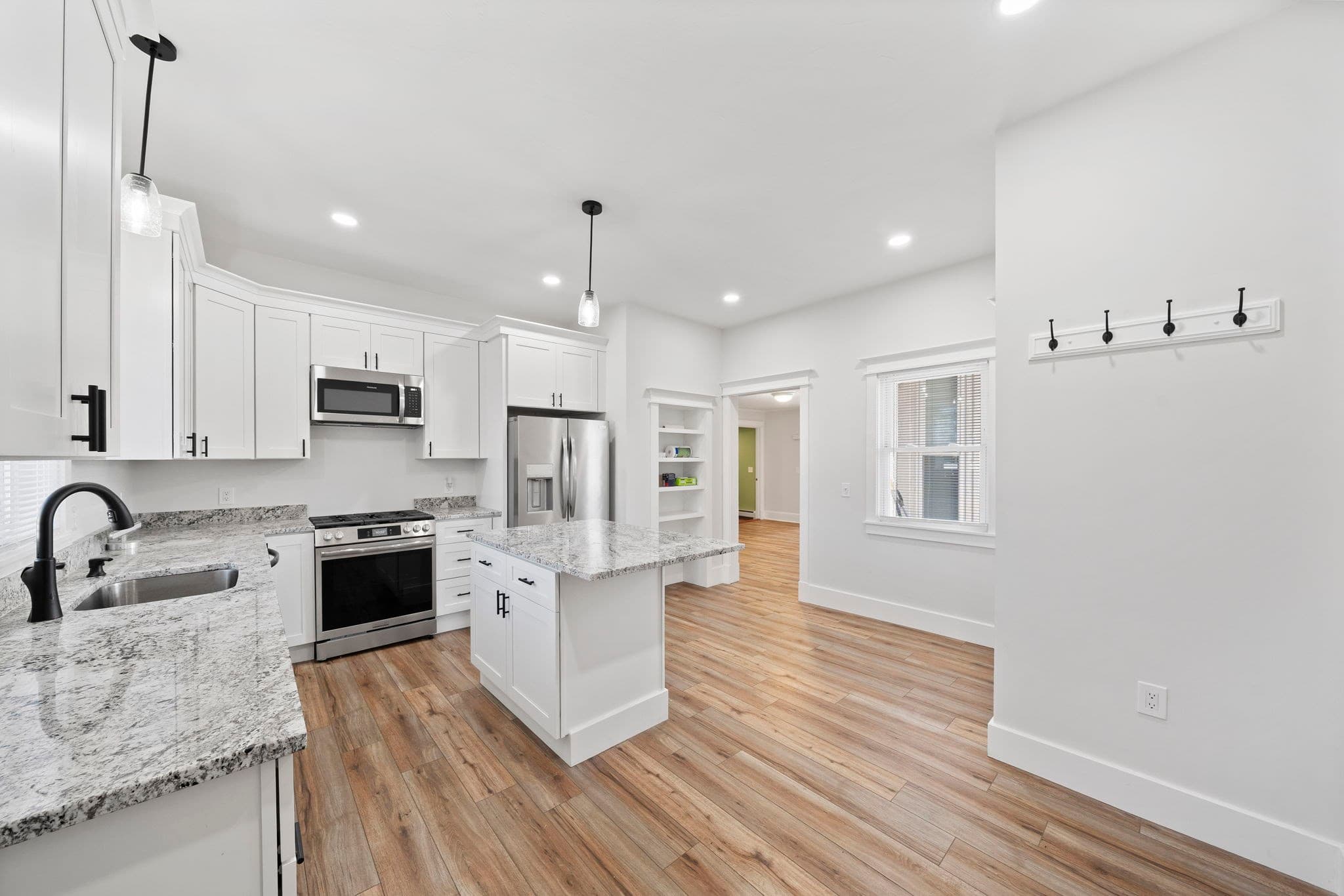 4 Family at 218 South Ave, Whitman MA 02382, photo 7 of 40