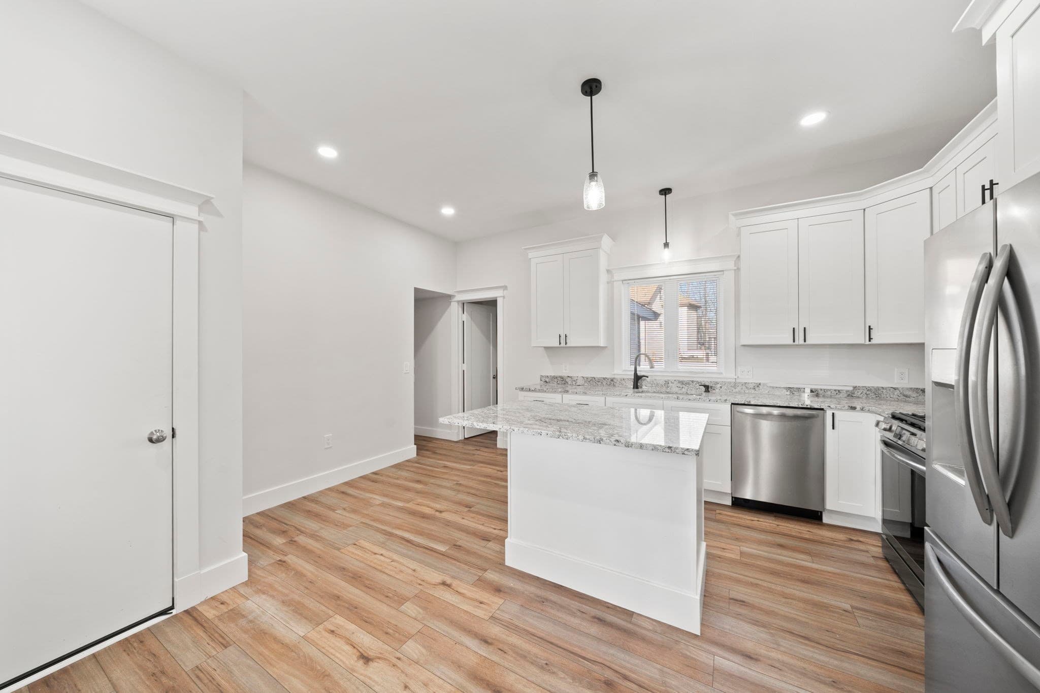 4 Family at 218 South Ave, Whitman MA 02382, photo 9 of 40