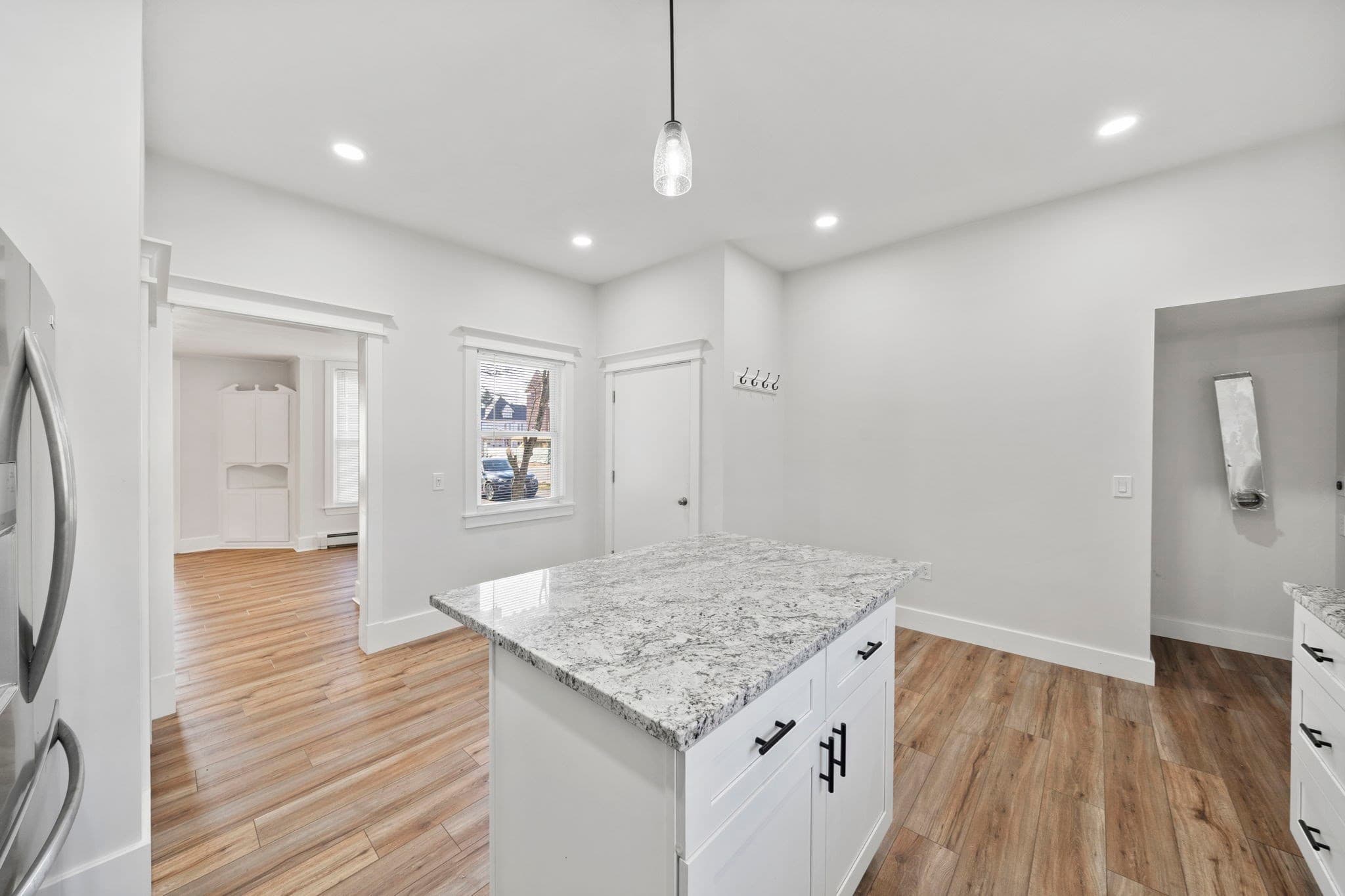 4 Family at 218 South Ave, Whitman MA 02382, photo 8 of 40