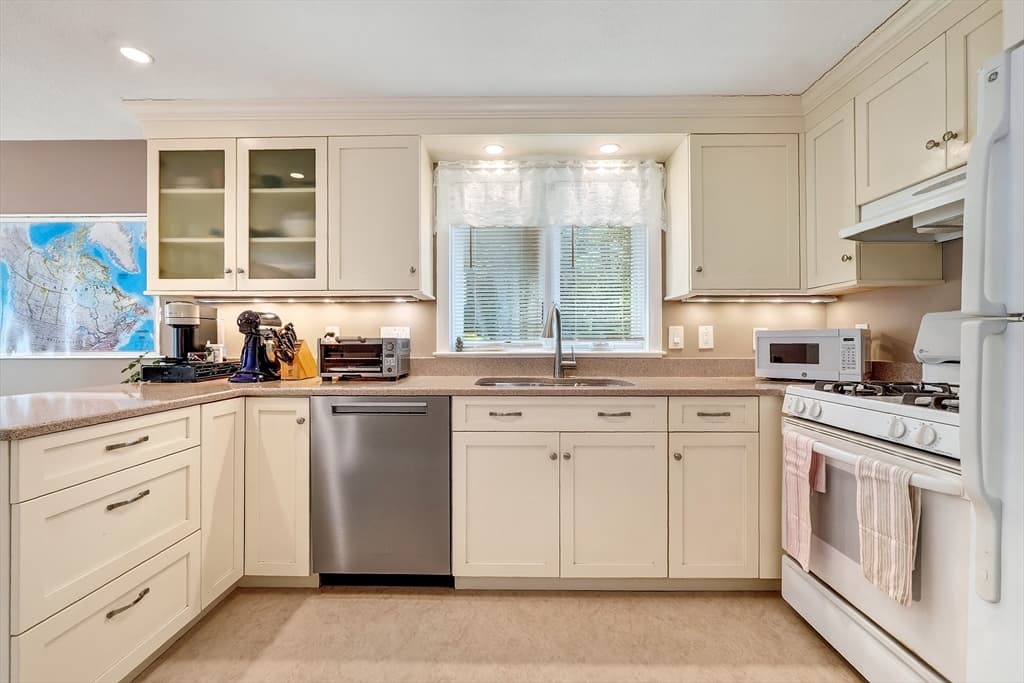 8 Pilgrim Drive # A, Westford MA 01886 photo 12
