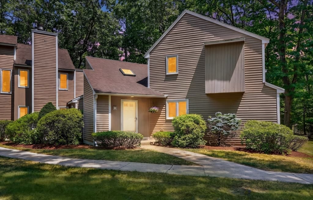 8 Pilgrim Drive # A, Westford MA 01886