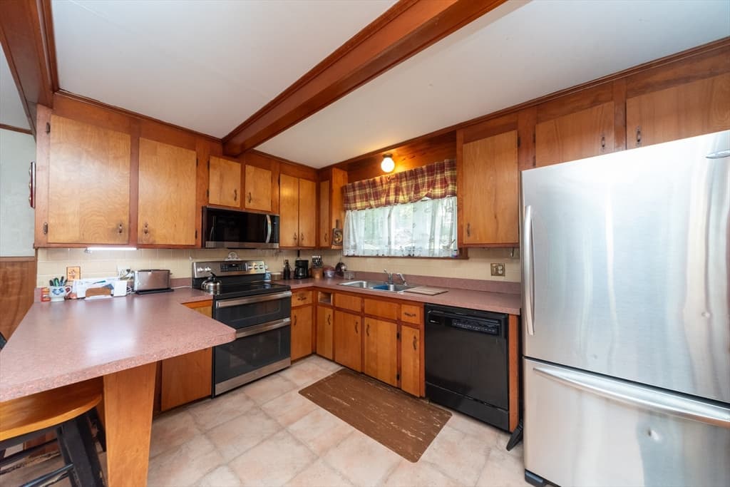 28 Highland St, Southborough MA 01772 photo 2