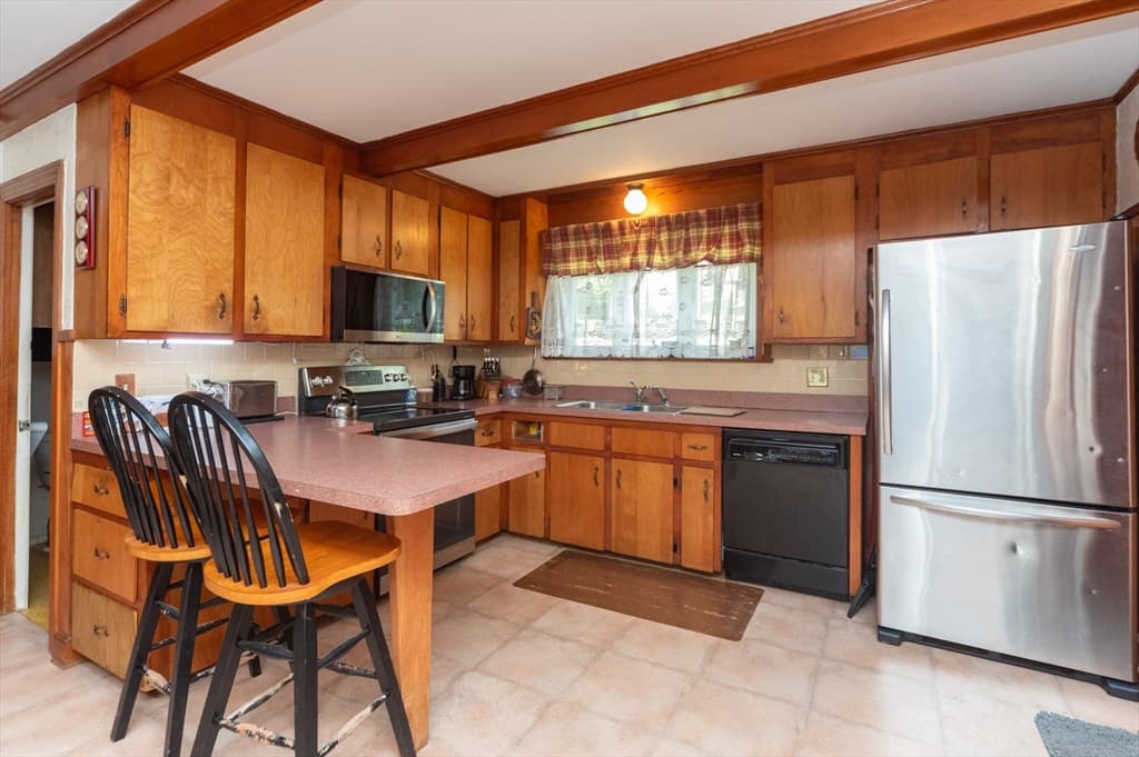 28 Highland St, Southborough MA 01772 photo 3