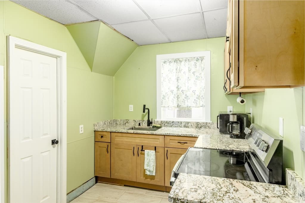 124 Belmont St, Worcester MA 01605 photo 3