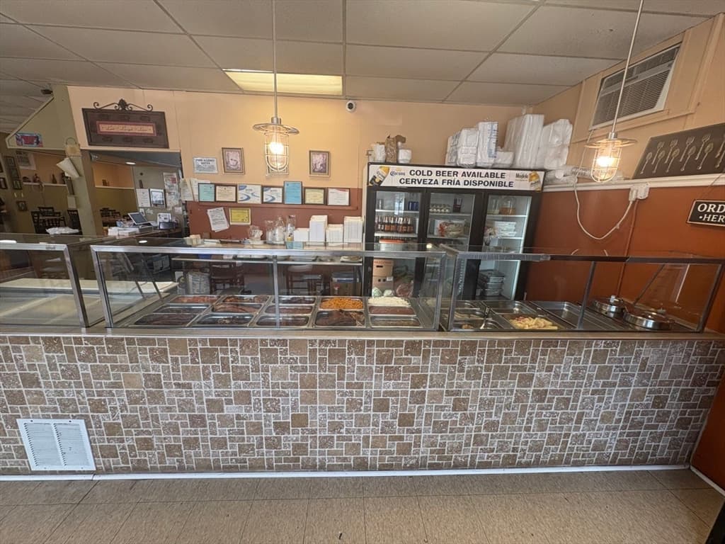 548 South St, Holyoke MA 01040 photo 6