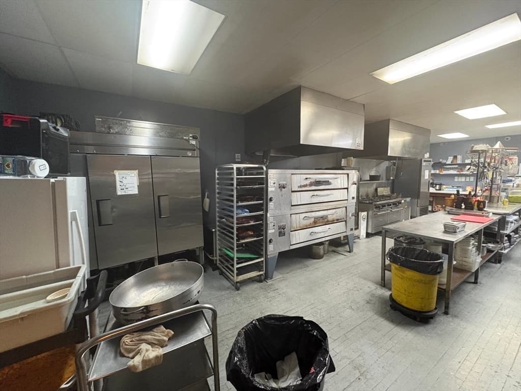 548 South St, Holyoke MA 01040 photo 9