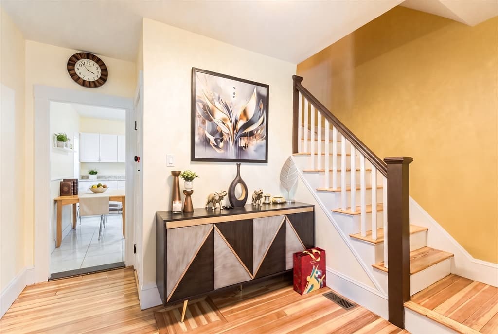 78 Arnold St, Quincy MA 02169 photo 2
