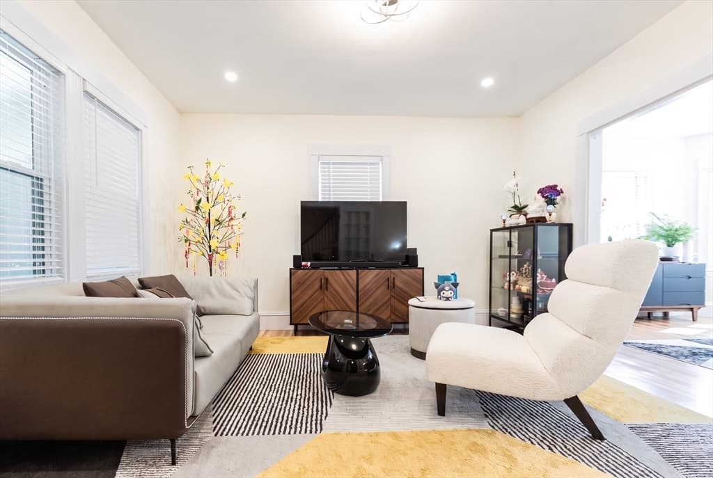 78 Arnold St, Quincy MA 02169 photo 3