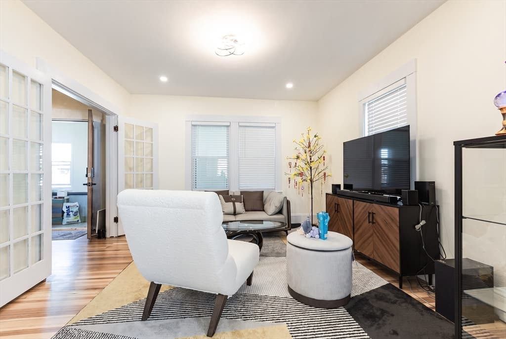 78 Arnold St, Quincy MA 02169 photo 4