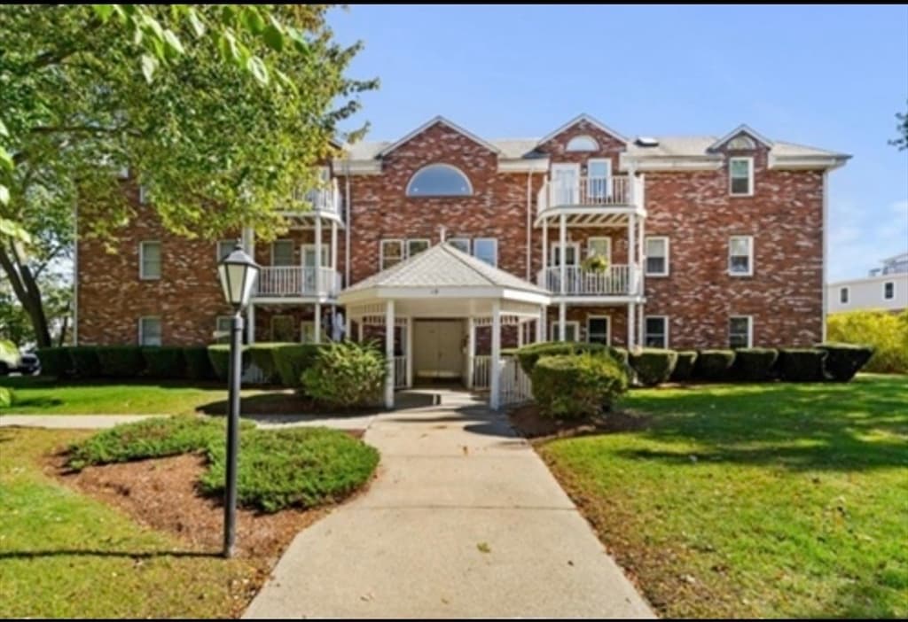 19 Paris Street # 203, Medford MA 02155