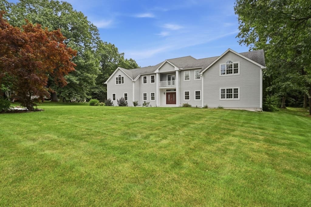 20 Raymond Cir, Westfield MA 01085 photo 2