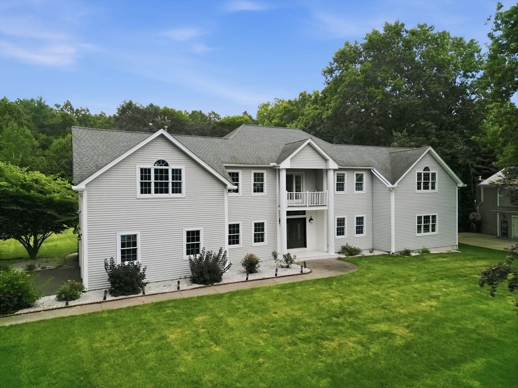 20 Raymond Cir, Westfield MA 01085