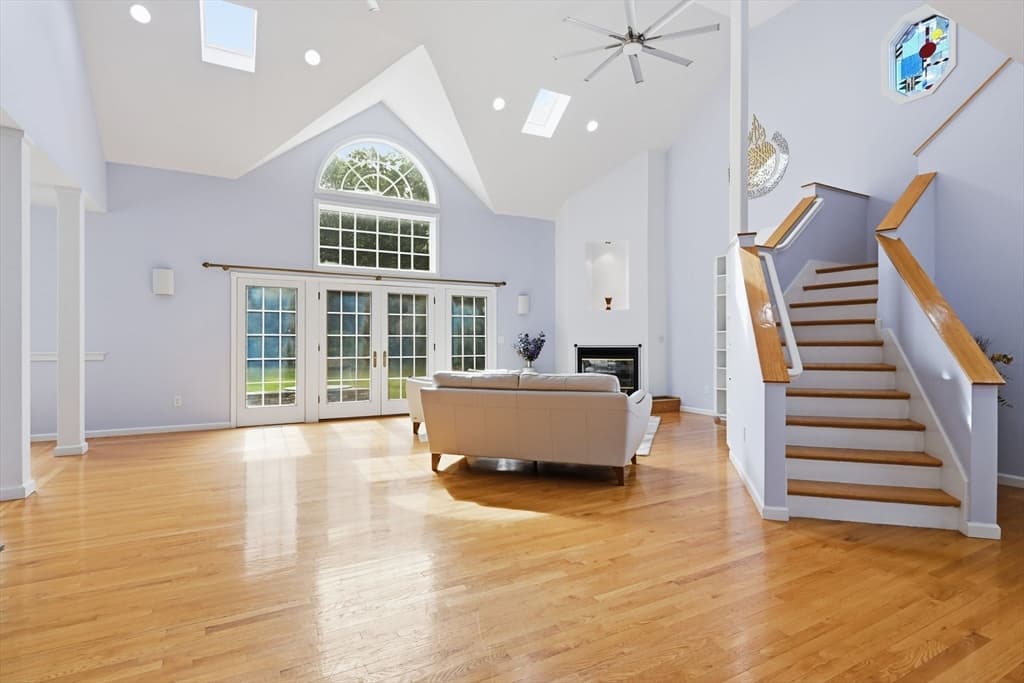 20 Raymond Cir, Westfield MA 01085 photo 4