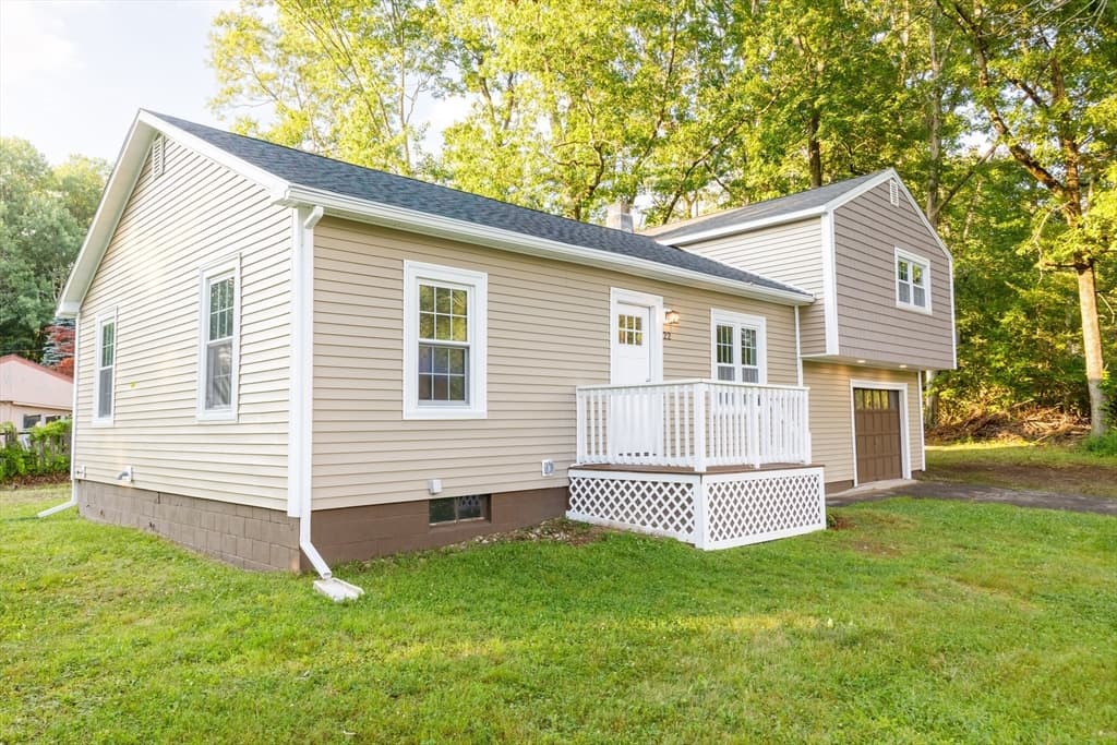 22 Lakeside Ave, Webster MA 01570 photo 2