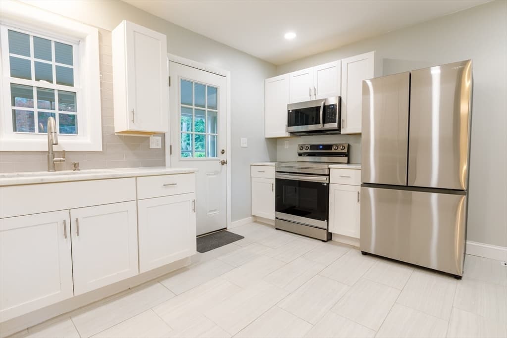 22 Lakeside Ave, Webster MA 01570 photo 7