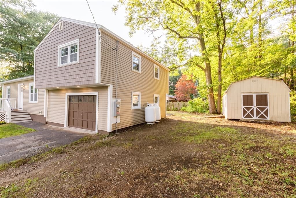 22 Lakeside Ave, Webster MA 01570 photo 3