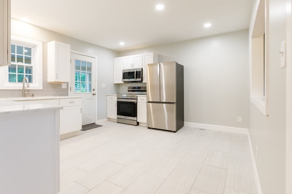 22 Lakeside Ave, Webster MA 01570 photo 8