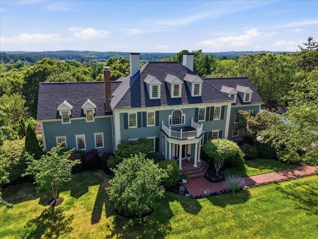 104 Pokanoket Ln, Marshfield MA 02050