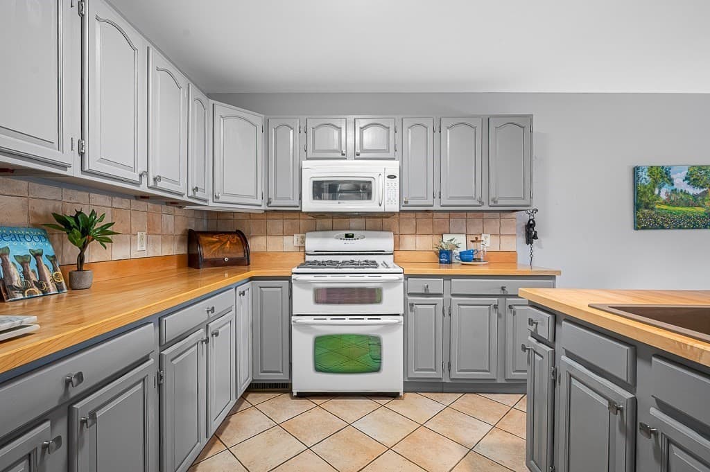 Condominium at 90 Sturbridge Hills Rd # 90, Sturbridge MA 01566, Sturbridge, photo 7 of 38