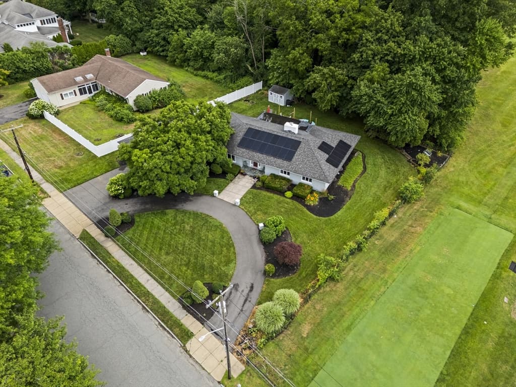 83 Braemoor Rd, Brockton MA 02301