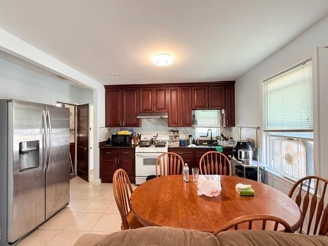 40 Woodbine St, Quincy MA 02170 photo 2