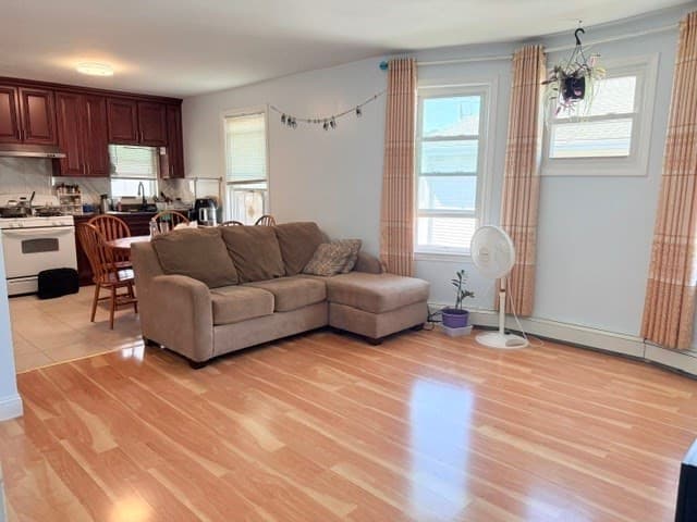 40 Woodbine St, Quincy MA 02170 photo 3