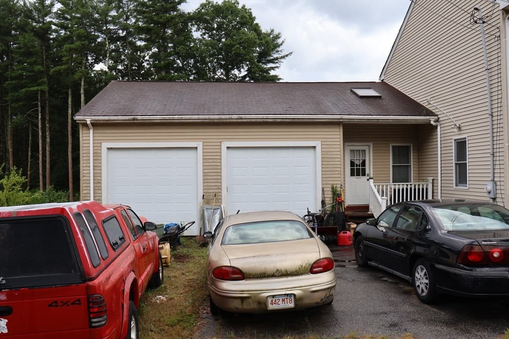 117 Charlton St, Oxford MA 01540 photo 3
